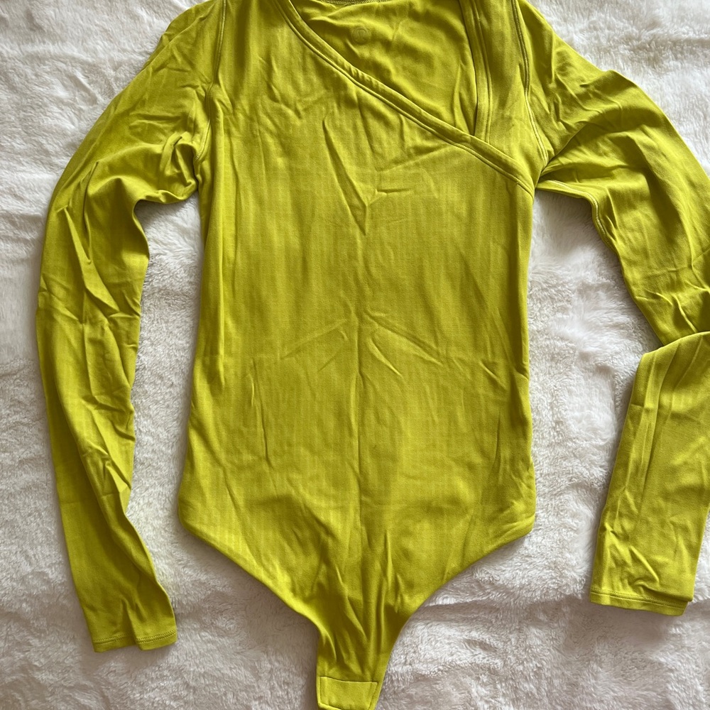 Lululemon lab Asymmetrical Long Sleeve Bodysuit. Yellow Serpentine.